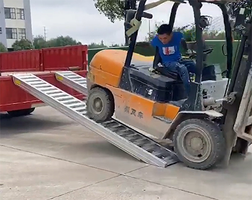 呼伦贝尔铝合金梯子的安全问题必须高度重视